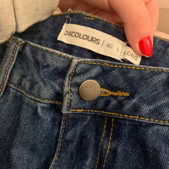 Boyfriend Jeans with Embellishments - Picture 4 of 5